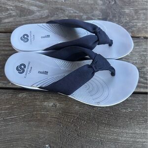 Cloudsteppers by Clarks Women's Black Knot-Top Sandal Flip-Flops